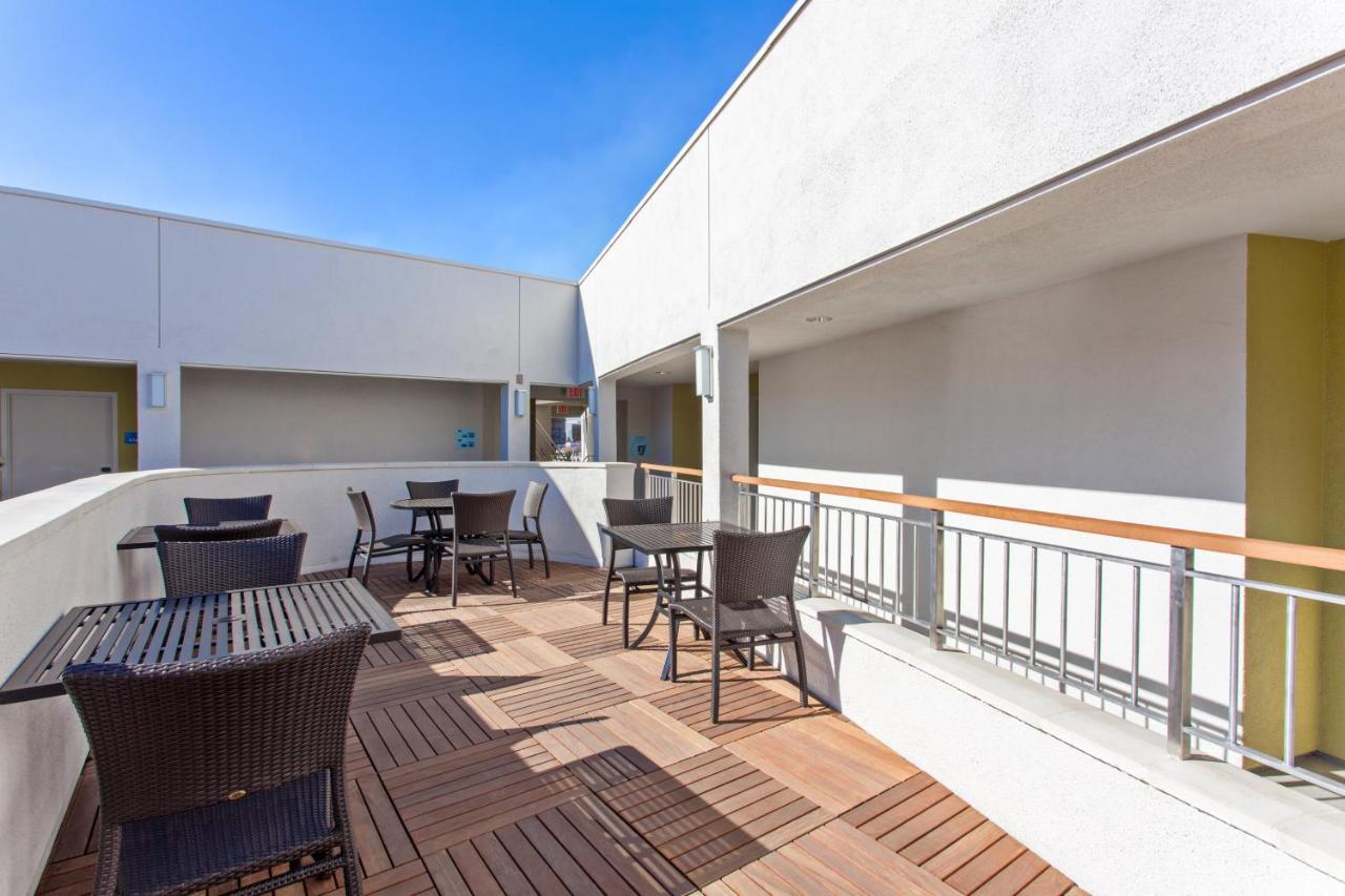 Holiday Inn Express West Los Angeles By Ihg Экстерьер фото